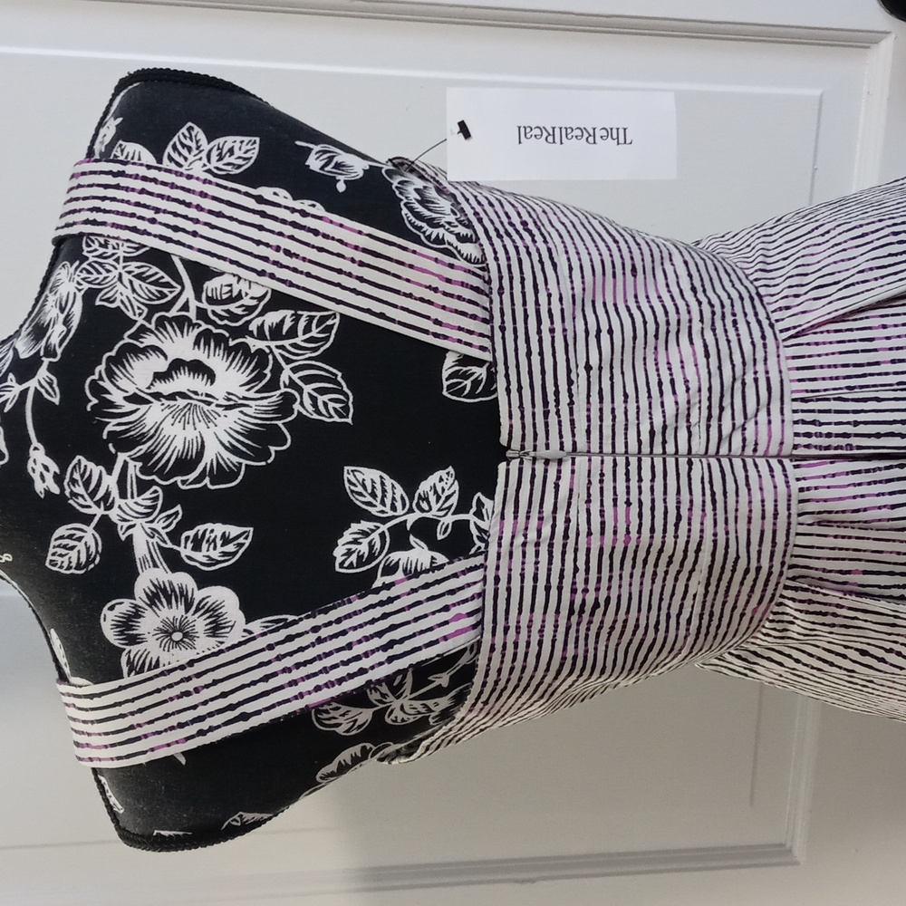 💘Carolina Herrera💘 - Black/White/Pink Stripe Pleated Cotton Midi Dress - Picture 8 of 15